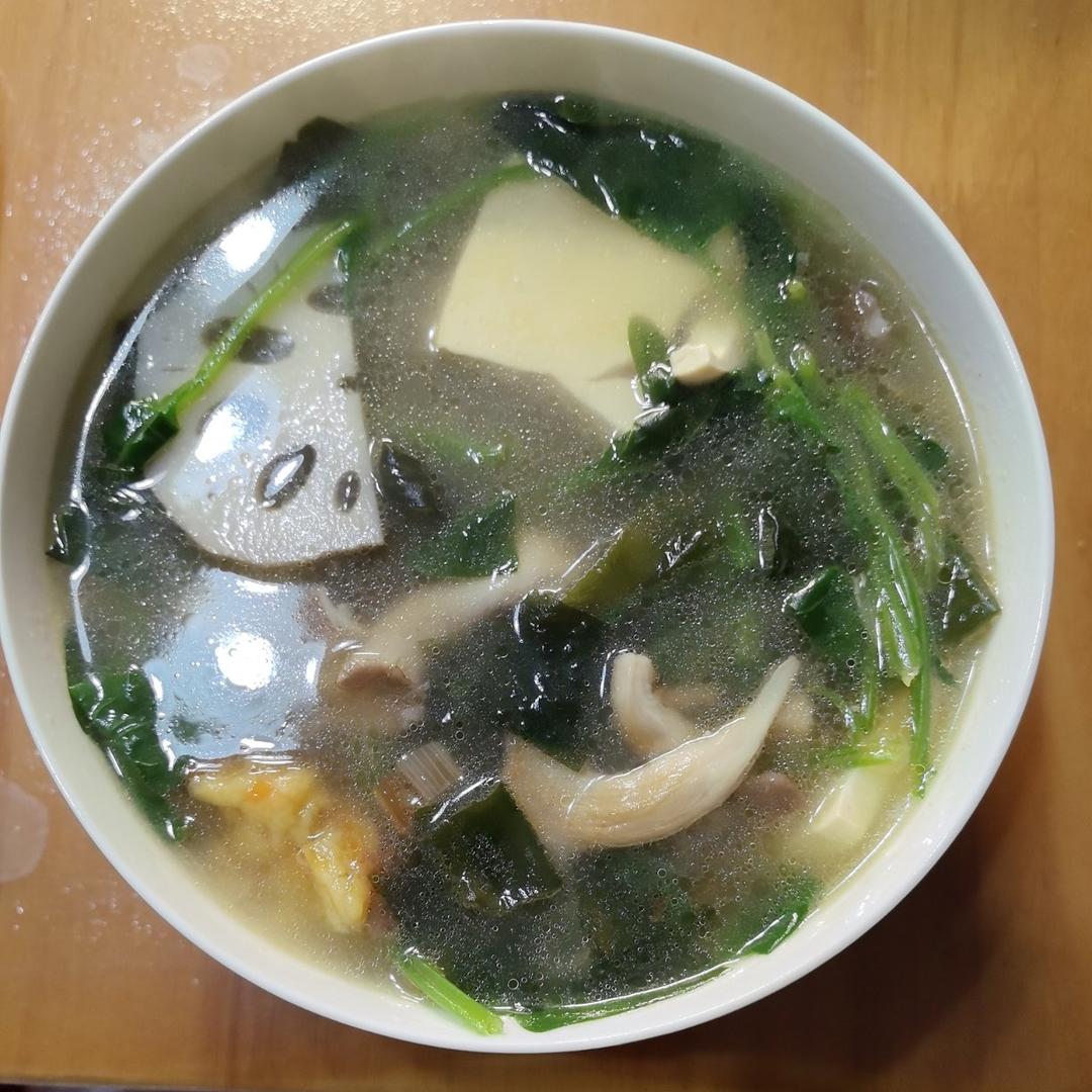 蘑菇豆腐青菜汤