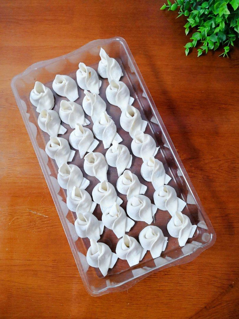 花朵小馄饨〖调馅+汤底+包法〗