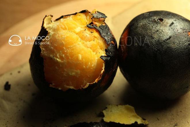 黑暗料理之巅峰：裸烧橙子！的做法