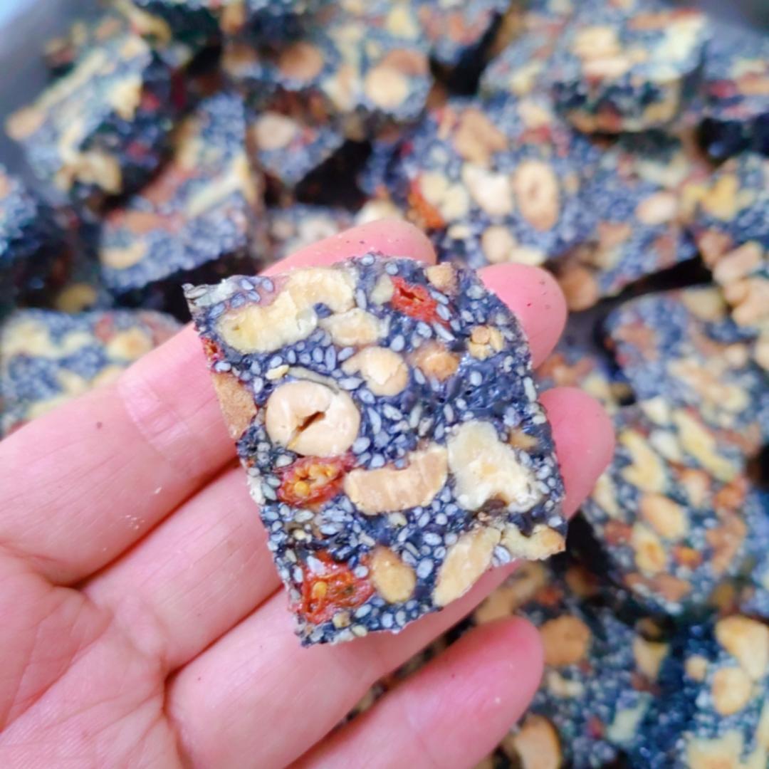 枸杞核桃花生黑芝麻片