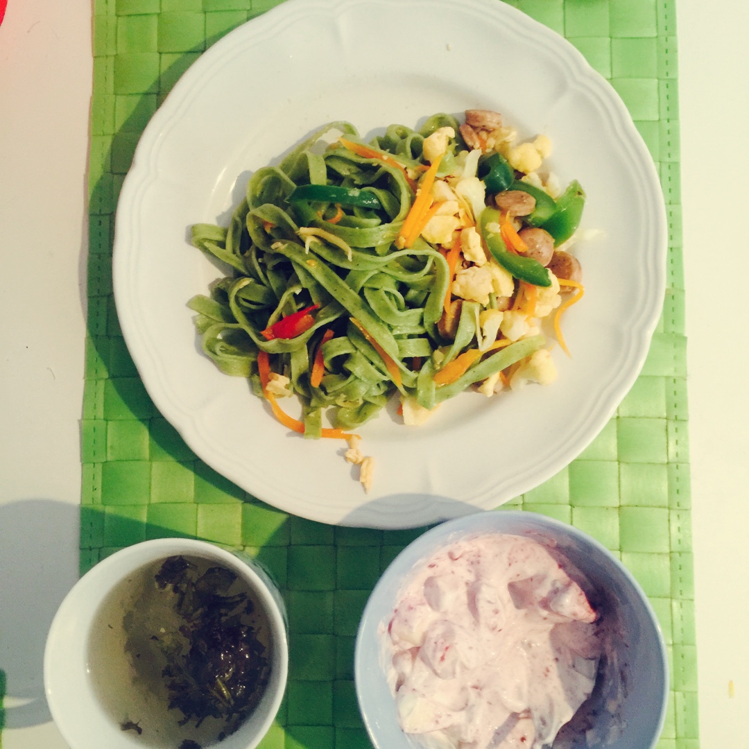 杂蔬炒菠菜意面