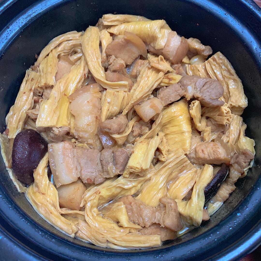 潮州家常菜→腐竹焖五花肉煲