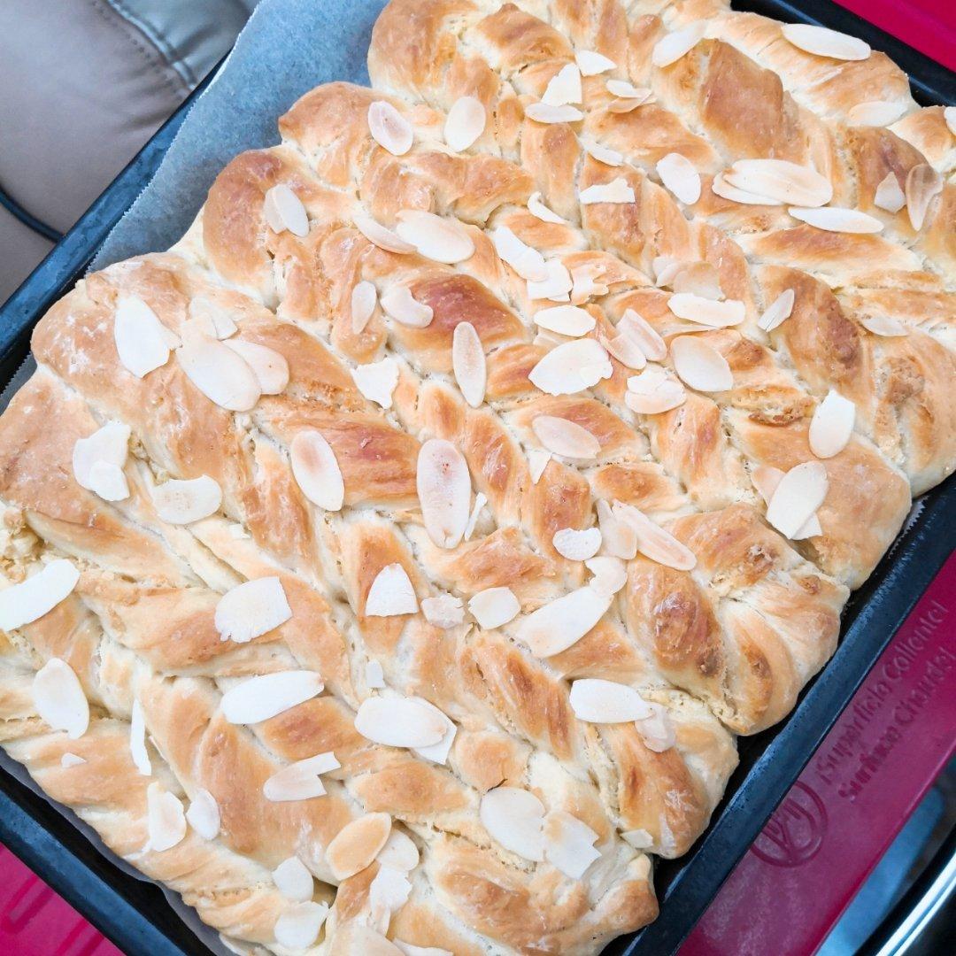 杏仁奶油软排包