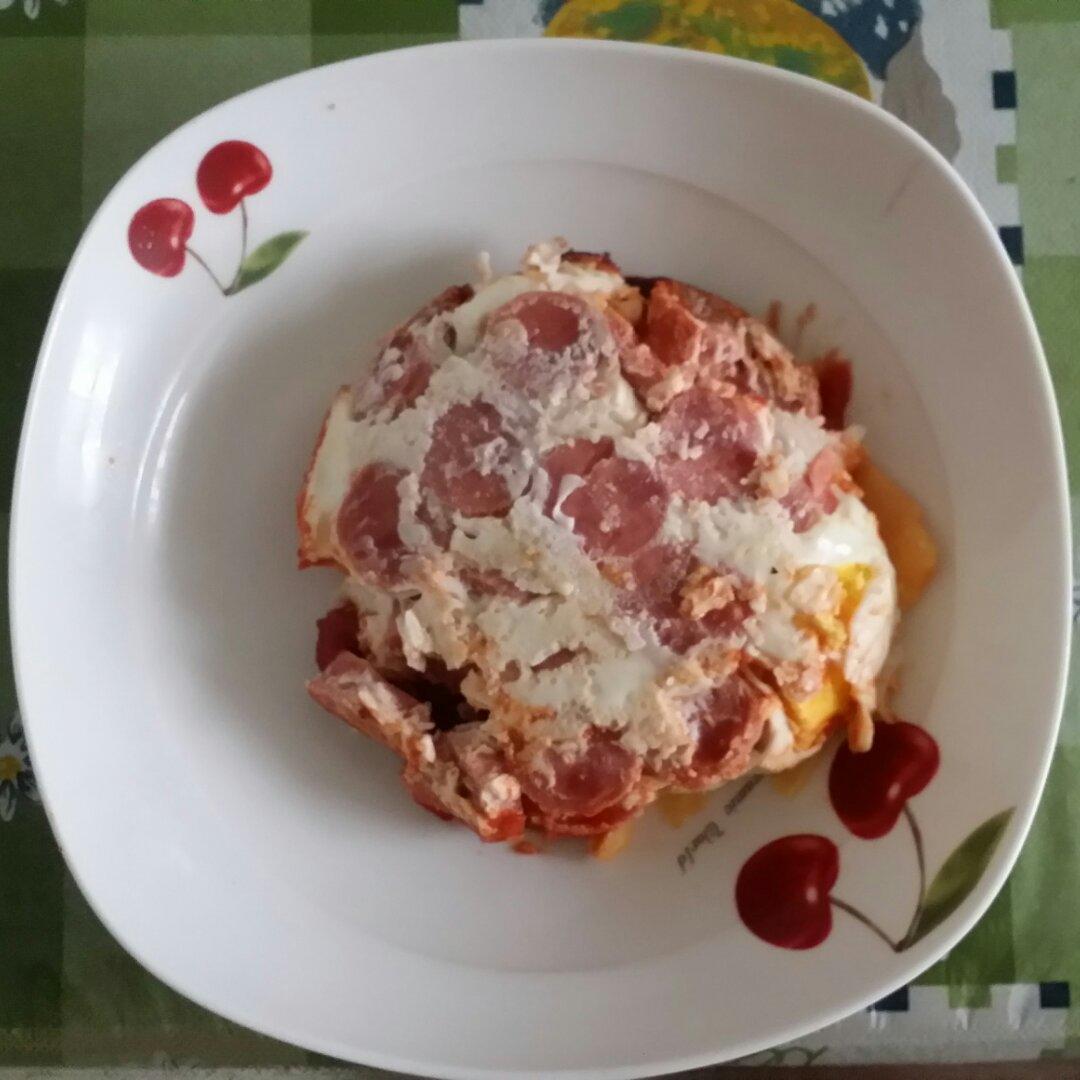 只需摆好材料去微波！惊艳全家的早餐端上桌：香肠奶酪烘蛋