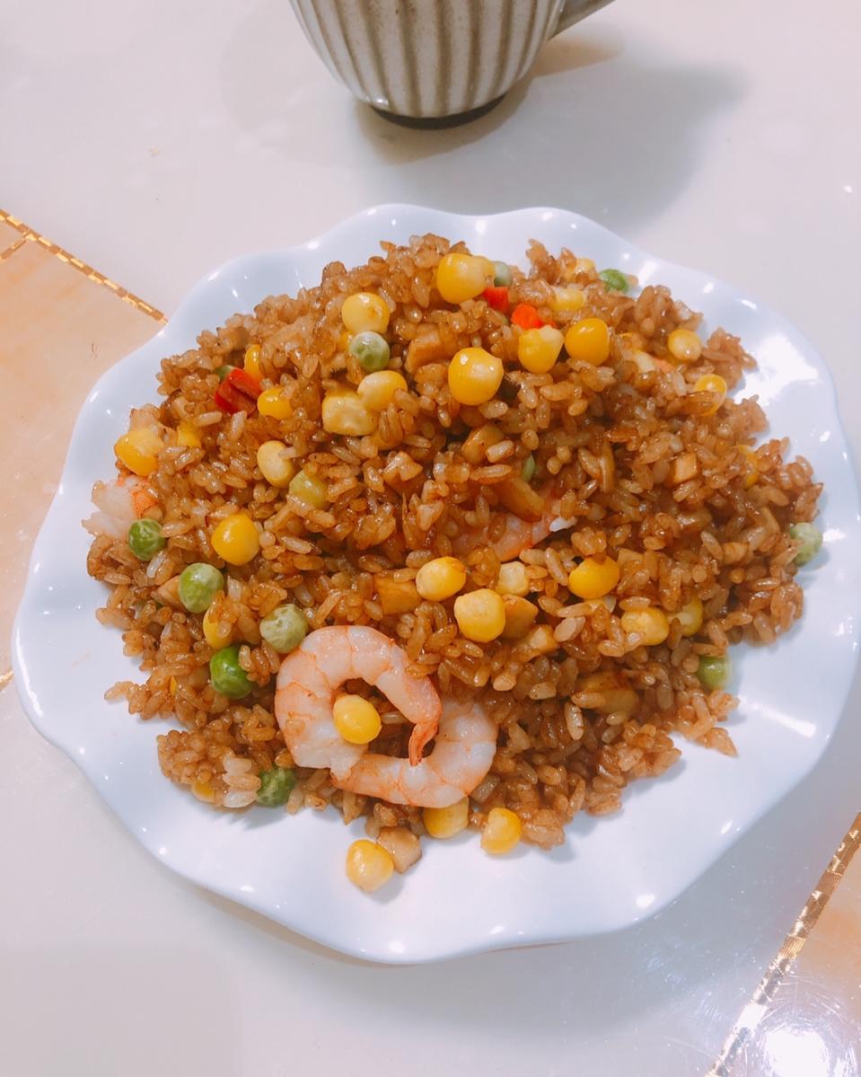 【鲜虾酱油炒饭】