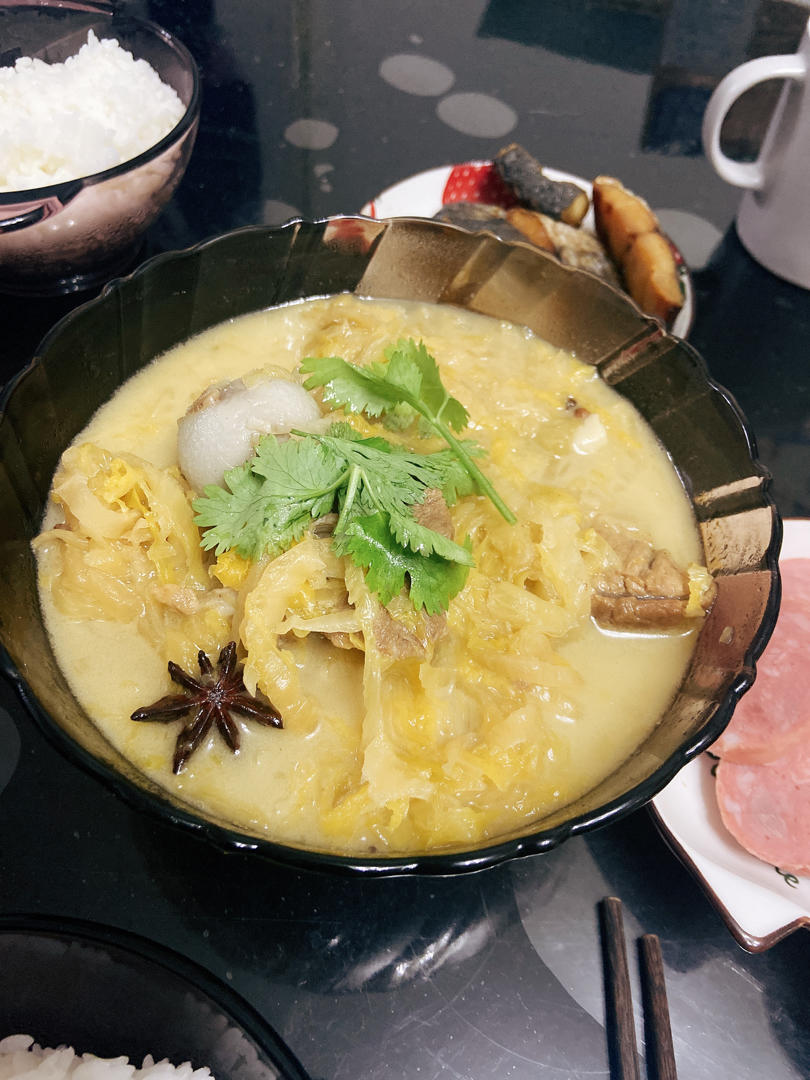 大骨棒炖酸菜