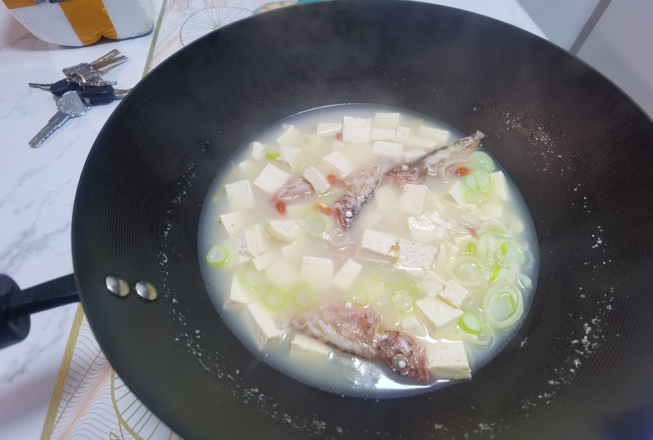 小红斑（石翁鱼）豆腐汤