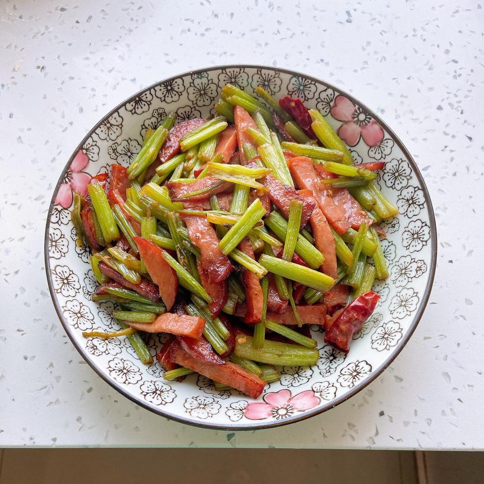 家常芹菜，超级简单，下饭菜