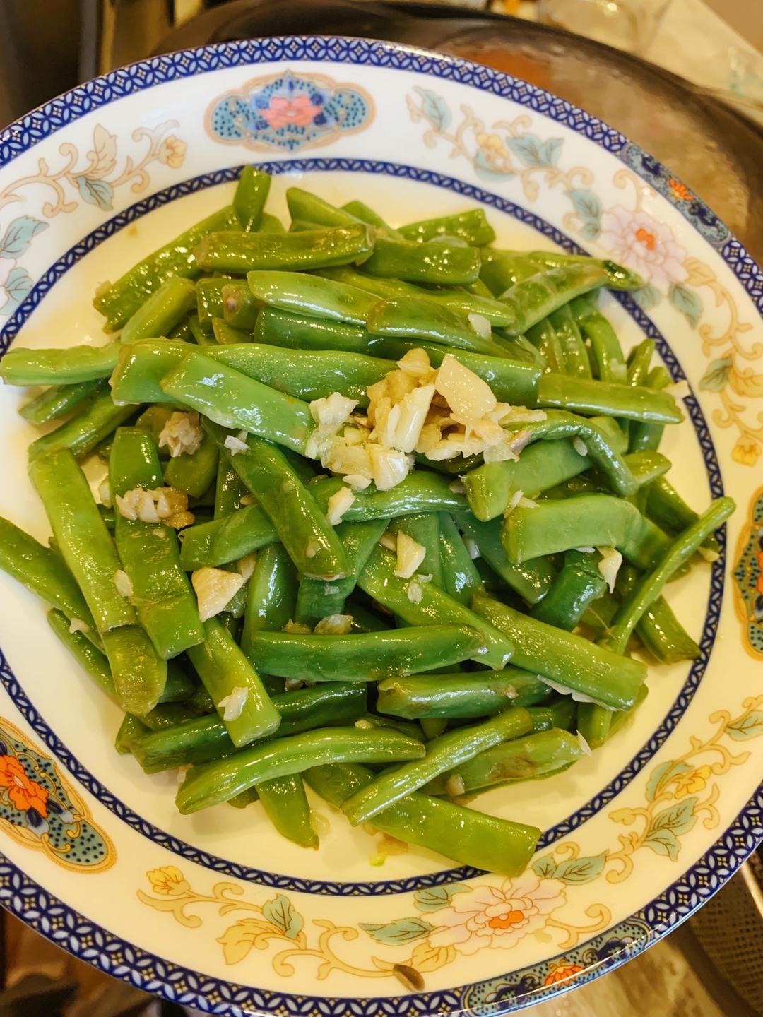 【小美蒜泥炒刀豆的做法步骤图,怎么做好吃】小西美食厨房_下厨房