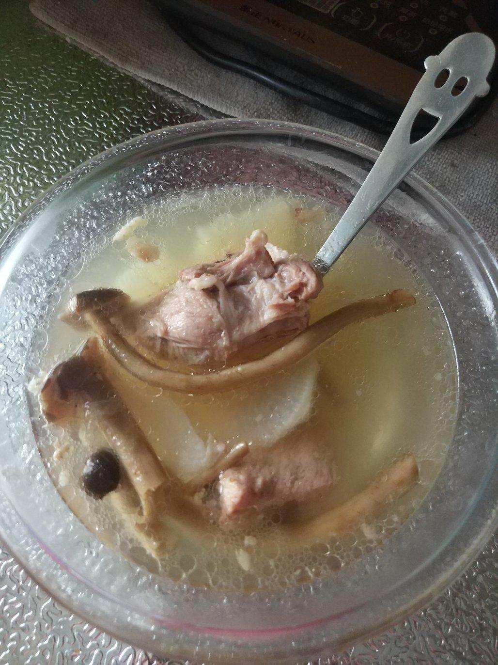 kira1981做的白蘑菇排骨汤