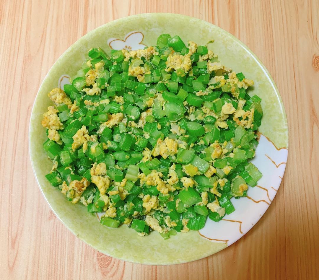 芹菜炒鸡蛋