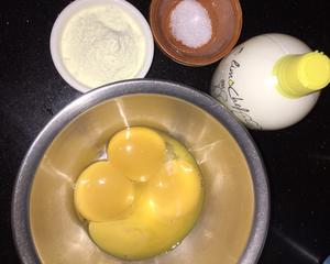 蛋黄溶豆豆（简单粗暴版）的做法 步骤1
