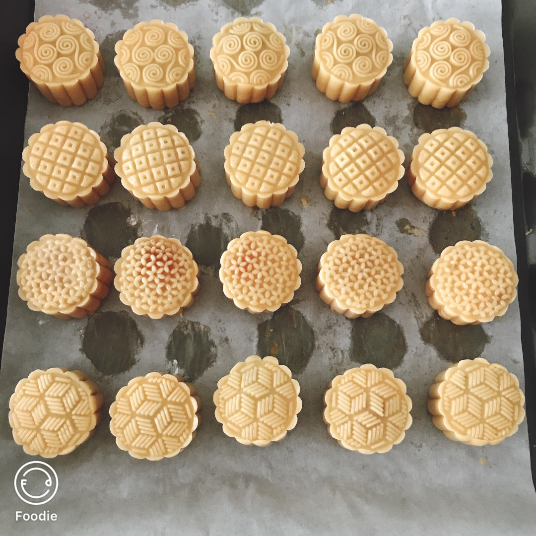 广式月饼—蛋黄莲蓉月饼