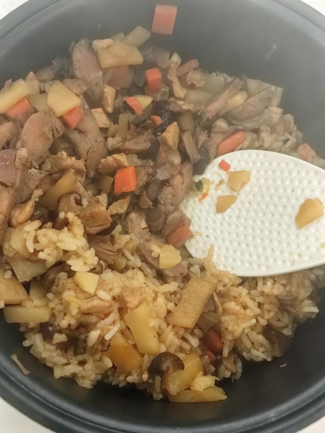 五花肉土豆焖饭￨爆好吃