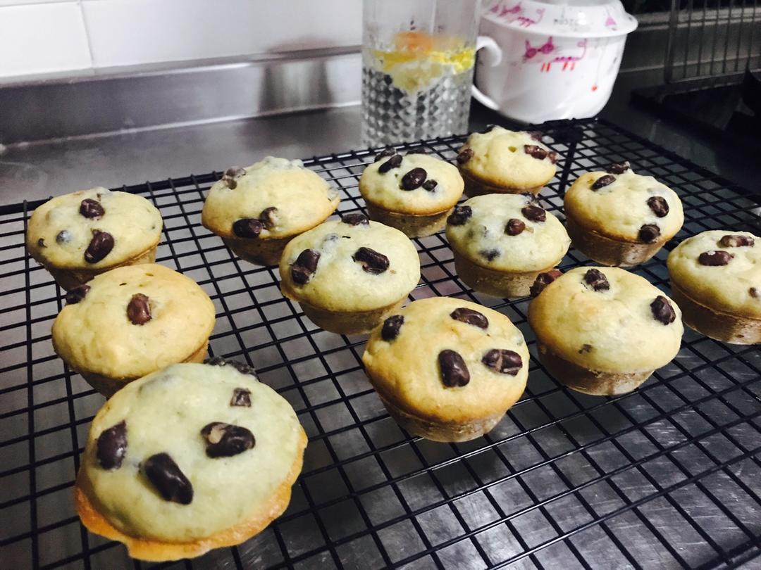 巧用烂香蕉做超快手【香蕉杯子蛋糕  】