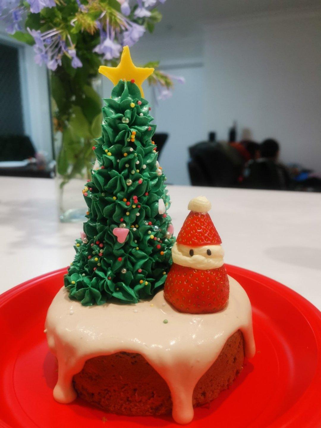 圣诞第一弹－圣诞树杯子蛋糕（超简单）
