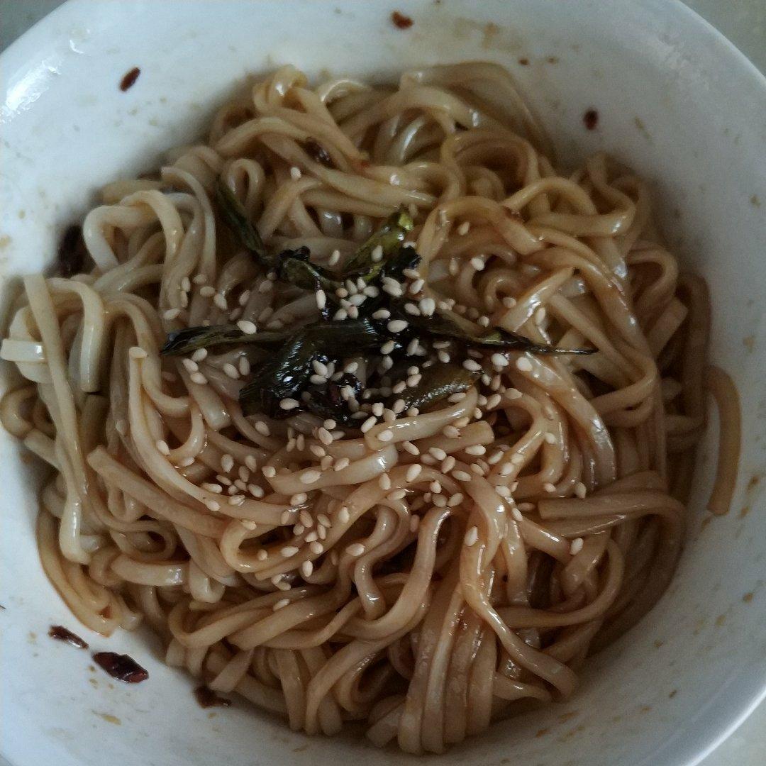 10分钟搞定的一碗葱油拌面