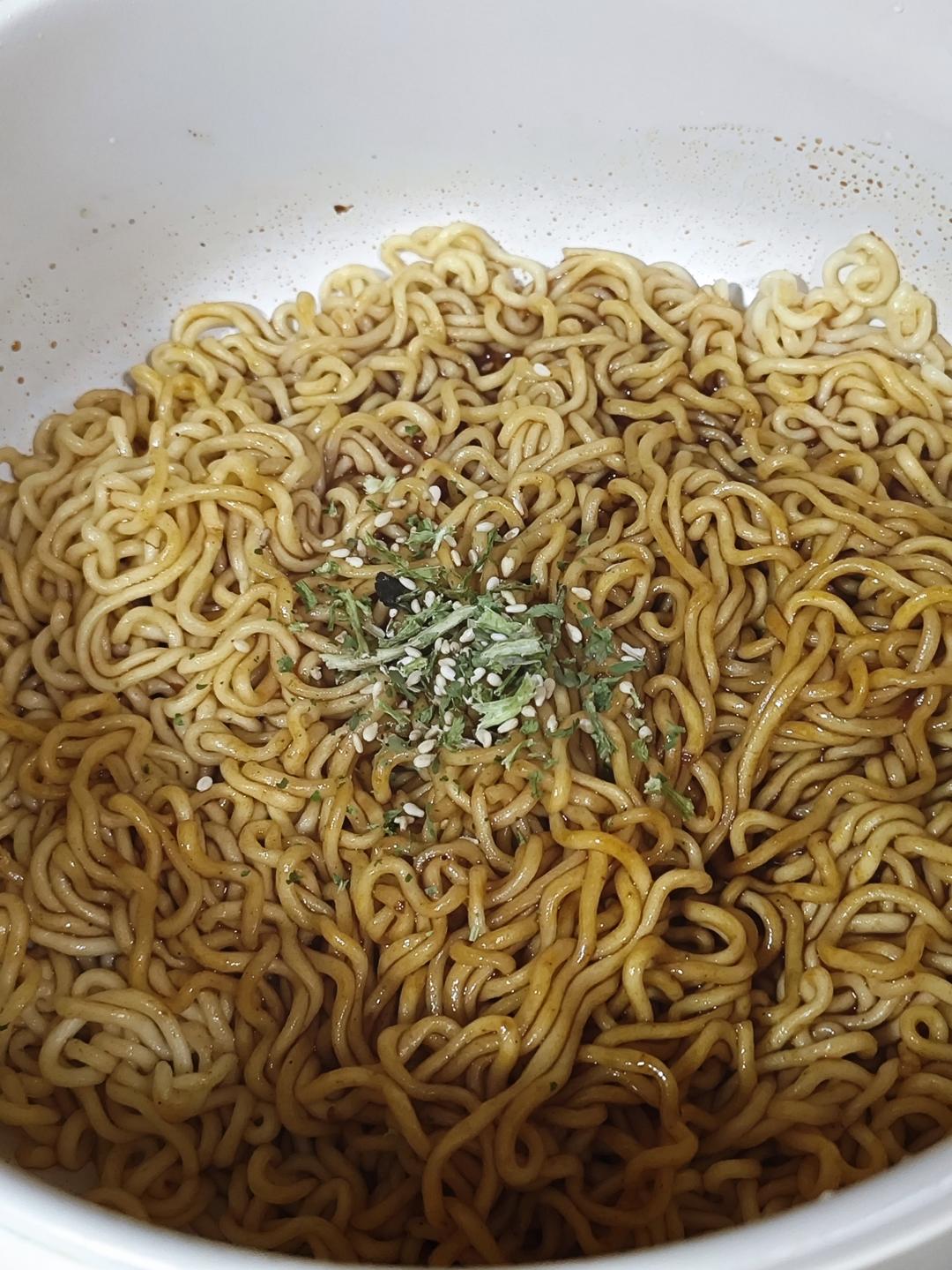 满足食欲的深夜秘密 森系浓香泡面