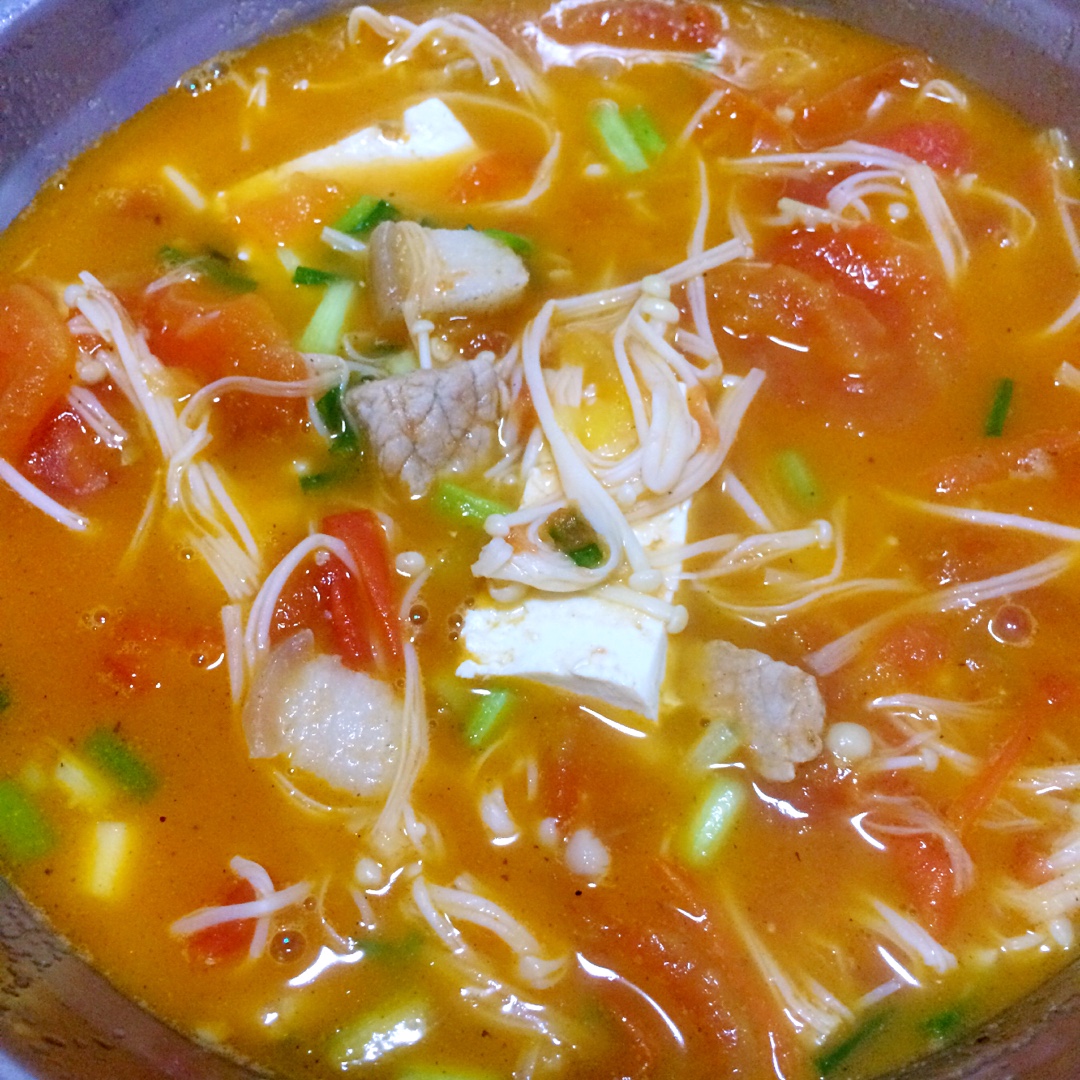 金针菇肥牛番茄锅