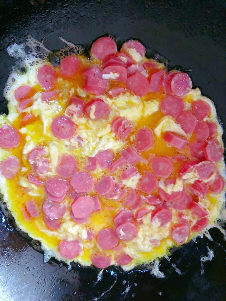 火腿（香腸）木耳炒雞蛋的做法 步驟3