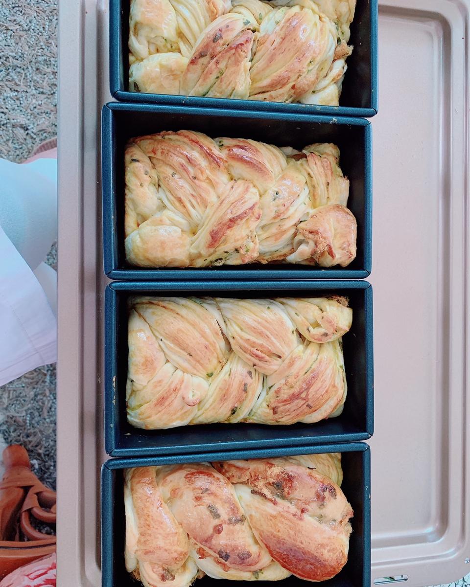 香葱肉松手撕吐司