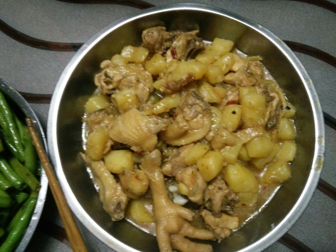 土豆炖鸡块