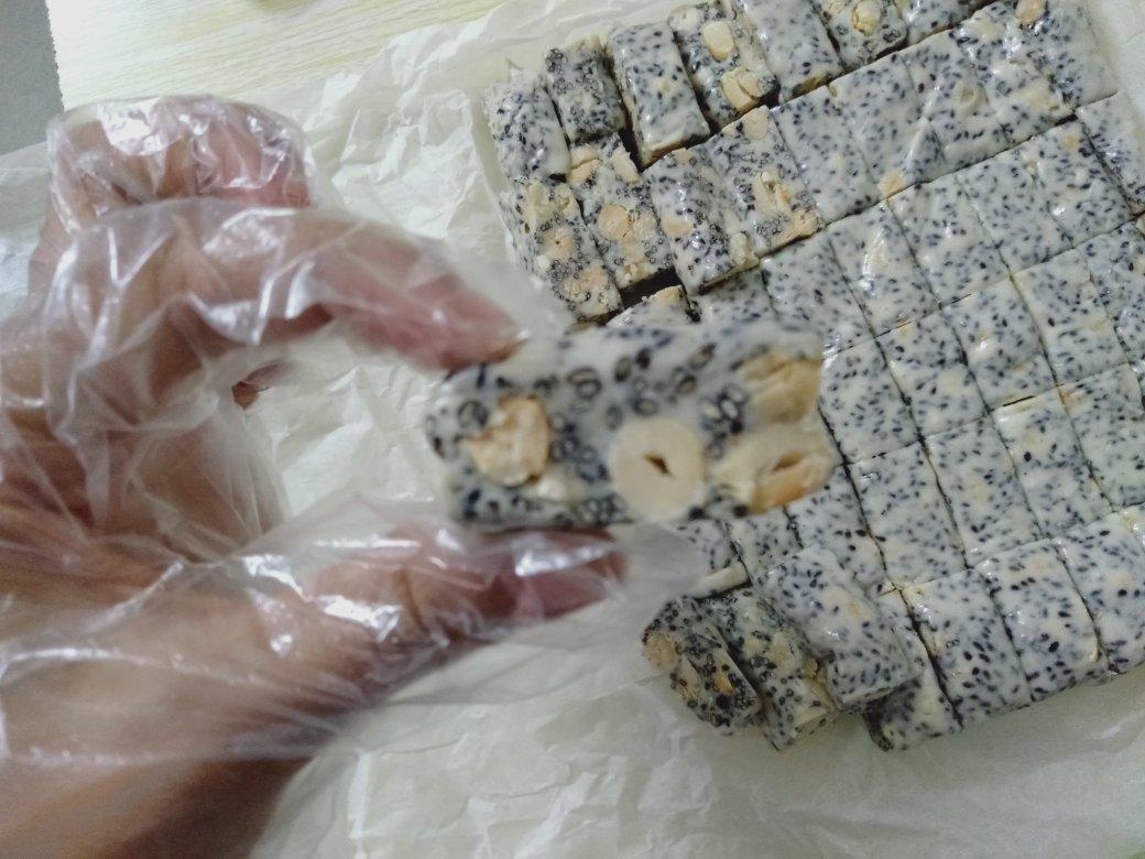 牛轧糖【花生、黑芝麻牛轧糖】