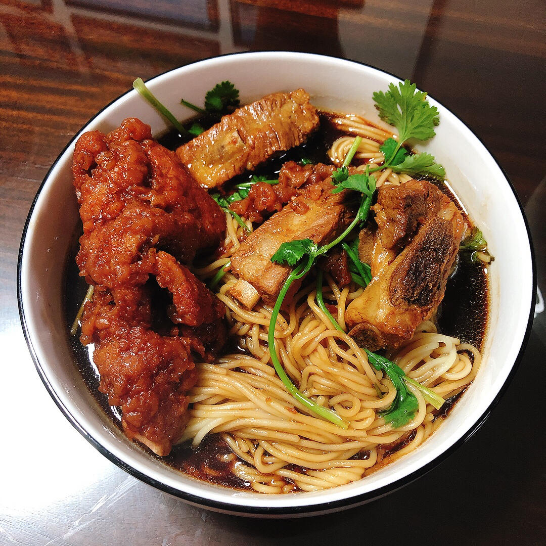 红烧排骨面