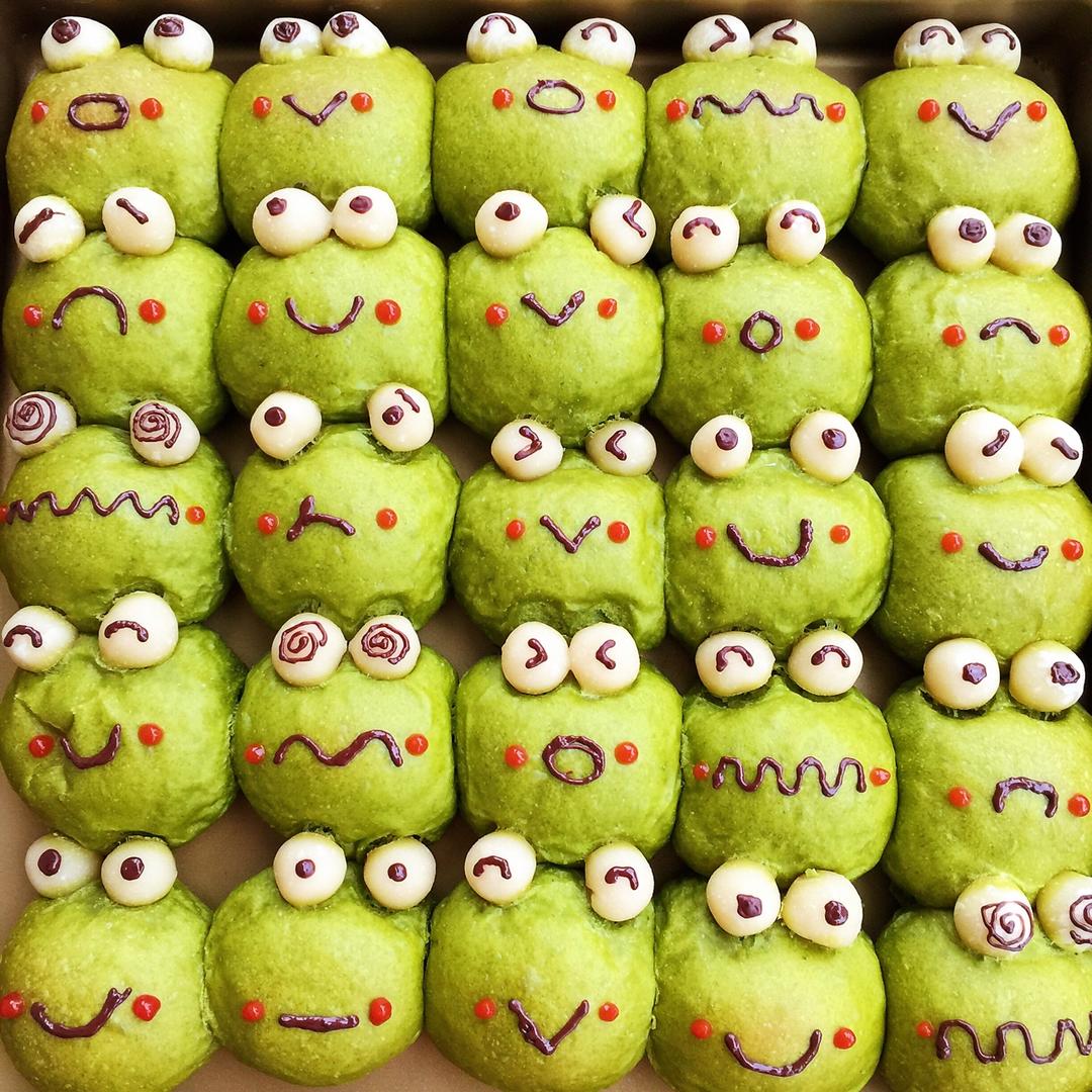 青蛙挤挤小面包