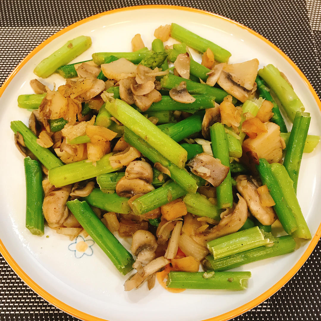 芦笋炒白蘑菇