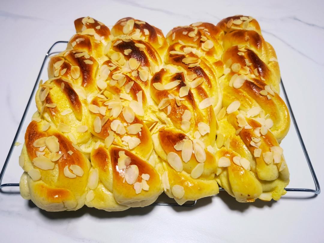 杏仁奶酥面包