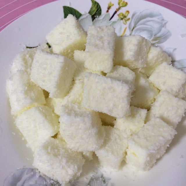 椰丝牛奶小方糕