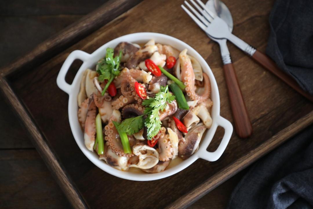 凉拌风梢的做法