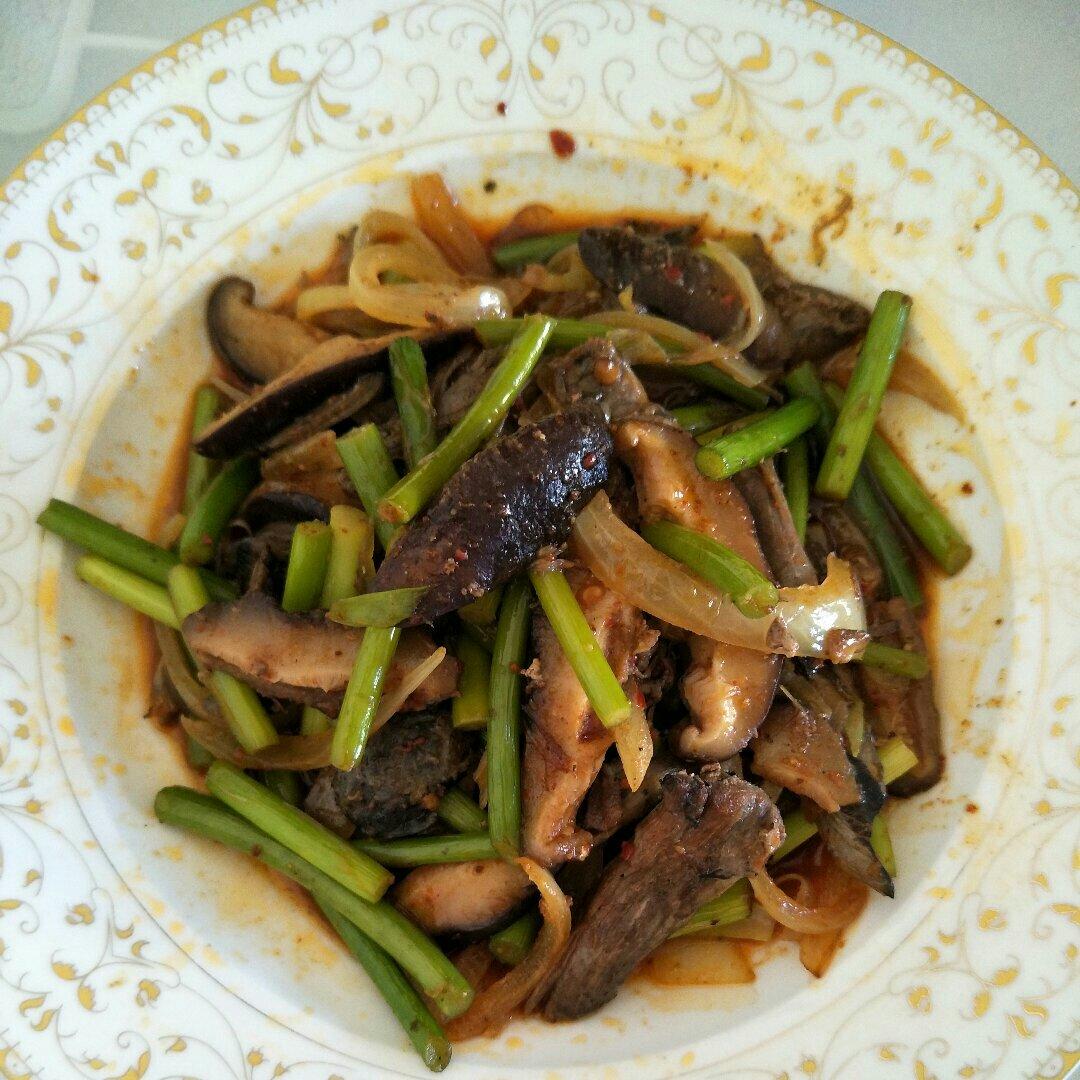 蒜薹炒香菇