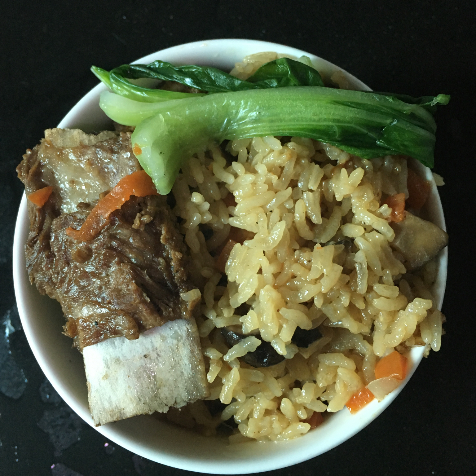 喷香排骨焖饭（爆好吃）