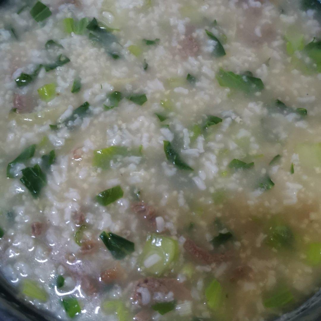 广式生菜丝牛肉粥