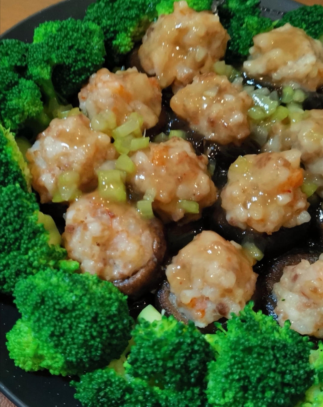 鲜香菇酿虾肉丸的做法 步骤5