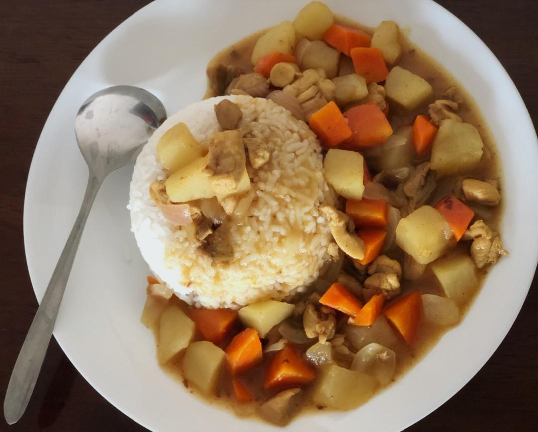 咖喱鸡块饭