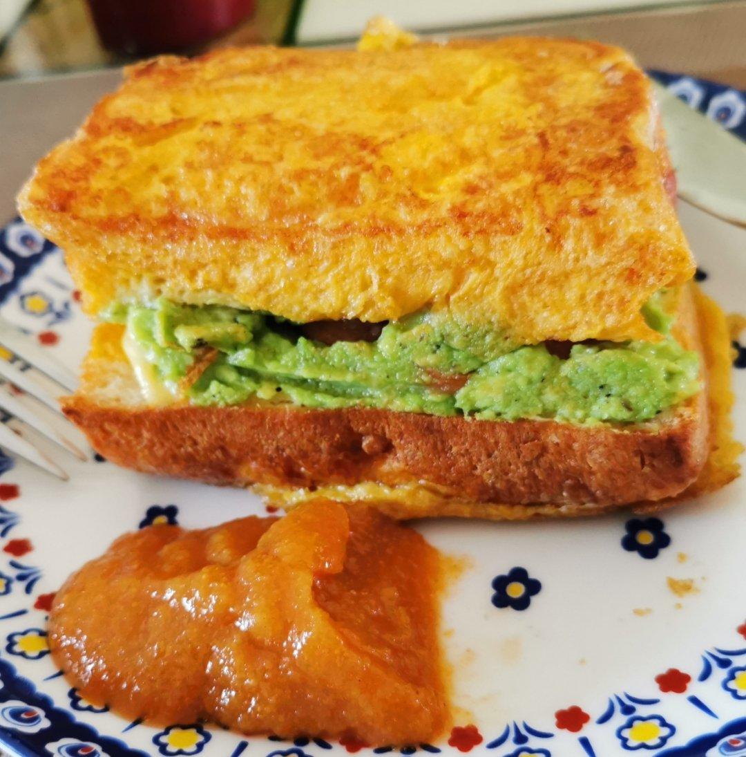 牛油果培根西多士