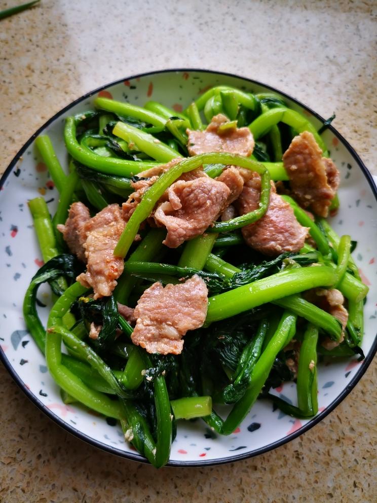 菜芯炒肉的做法