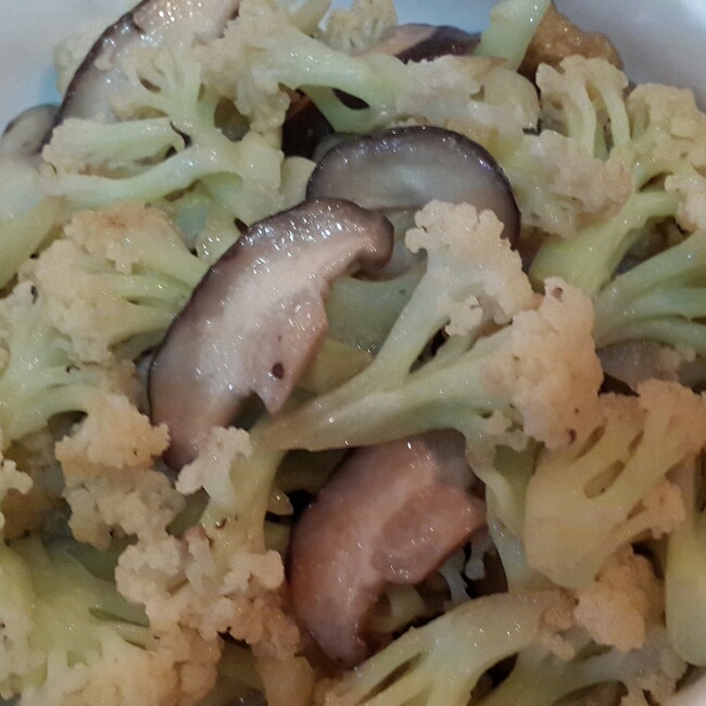 蚝油花菜炒香菇