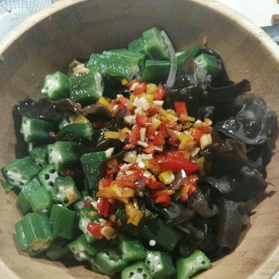 秋葵拌木耳