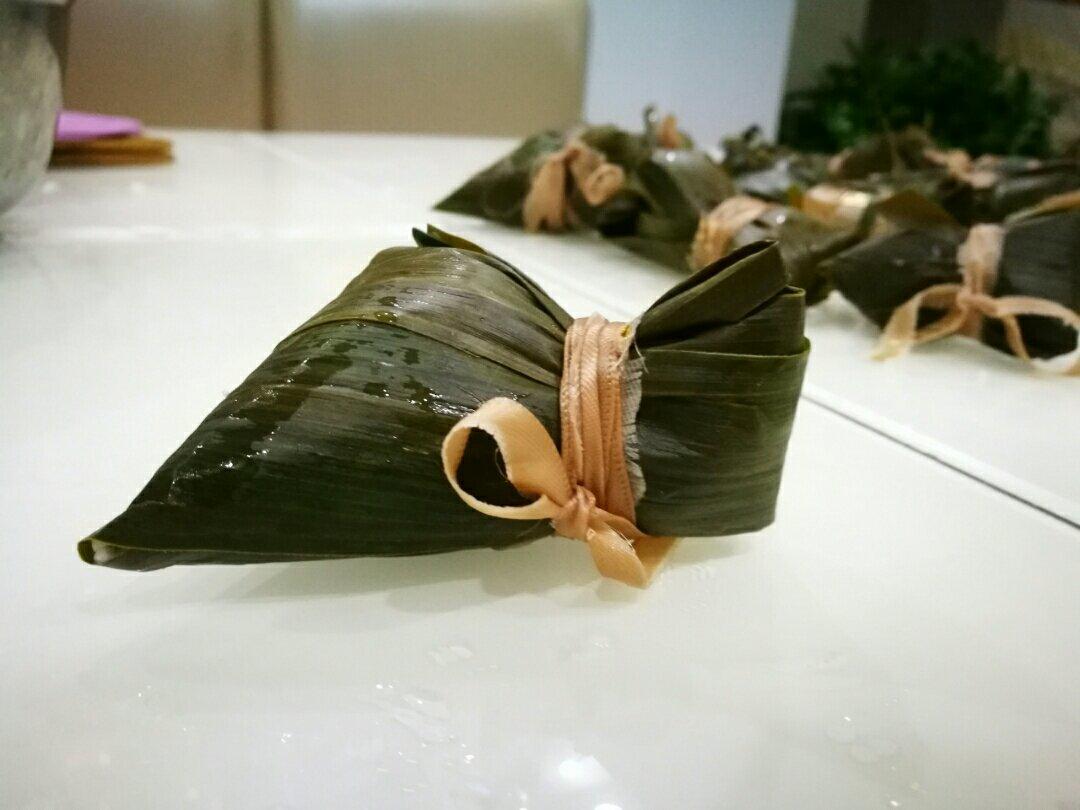 一分钟学会包粽子（视频）