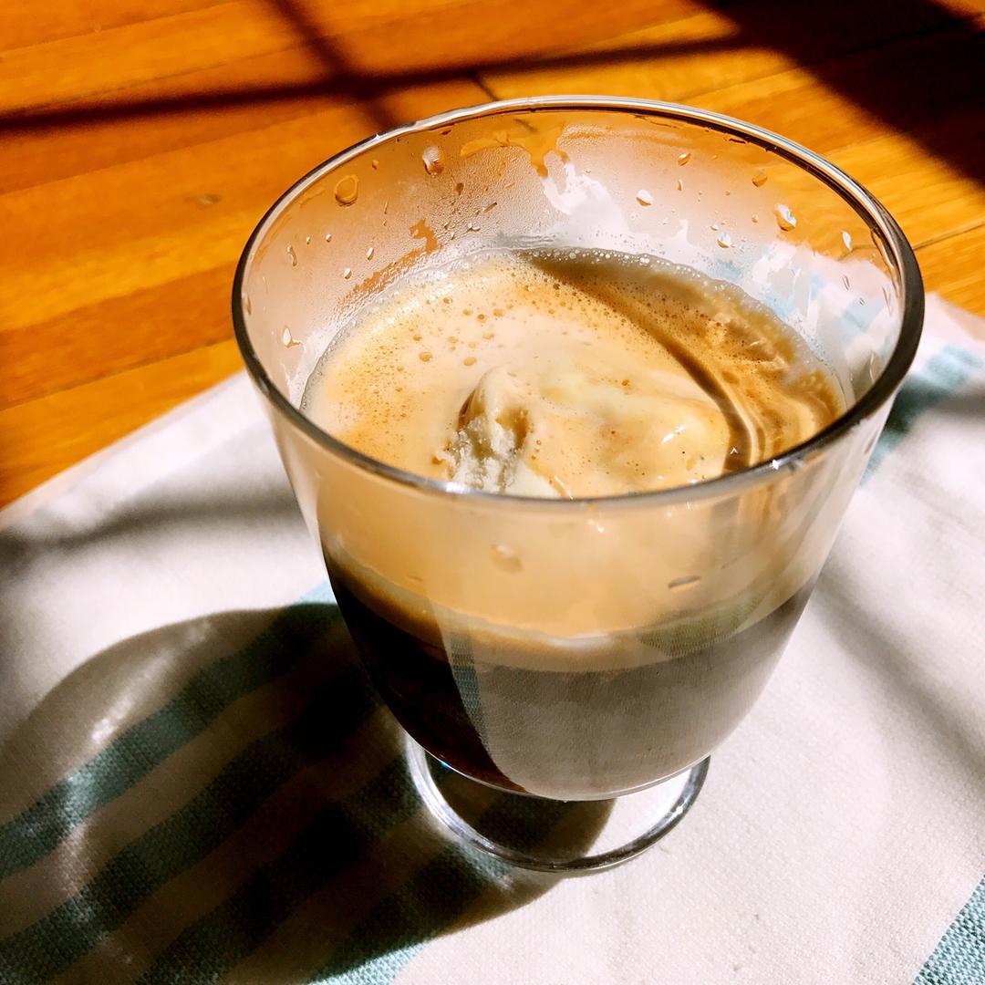 草莓阿芙佳朵—Strawberry Affogato