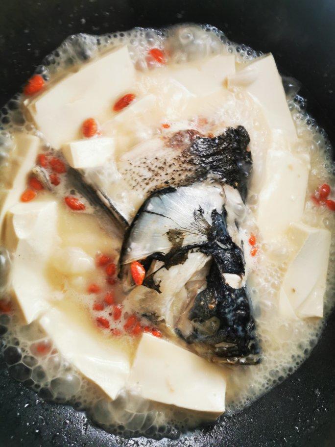 鱼头豆腐汤