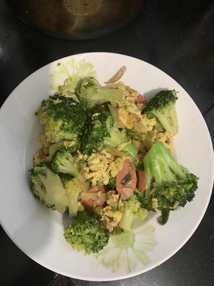 {☀快手晚餐☀}火腿肠滑蛋西兰花