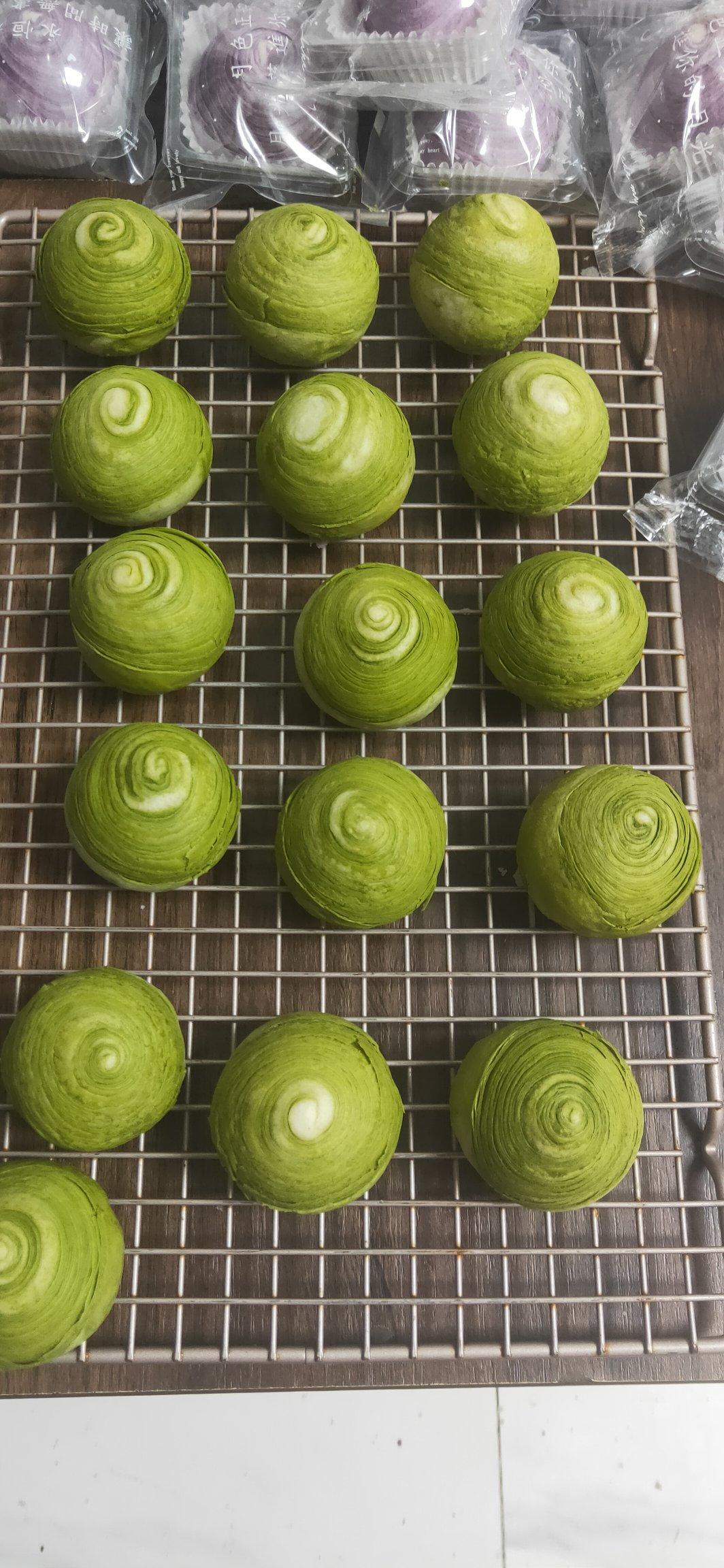 千层彩色蛋黄酥