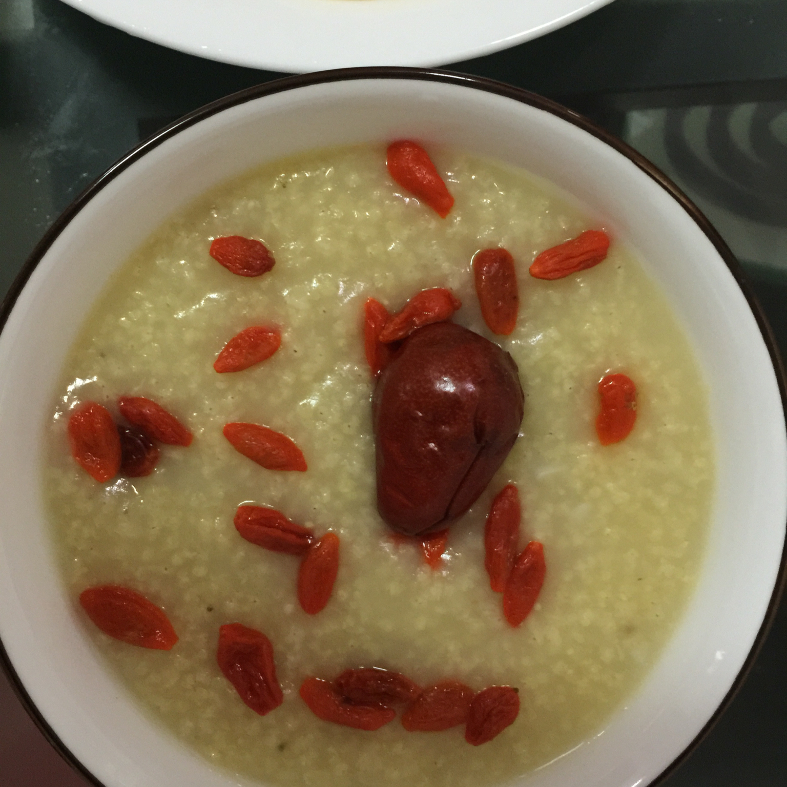 槑微笑做的安神养胃的小米枸杞粥