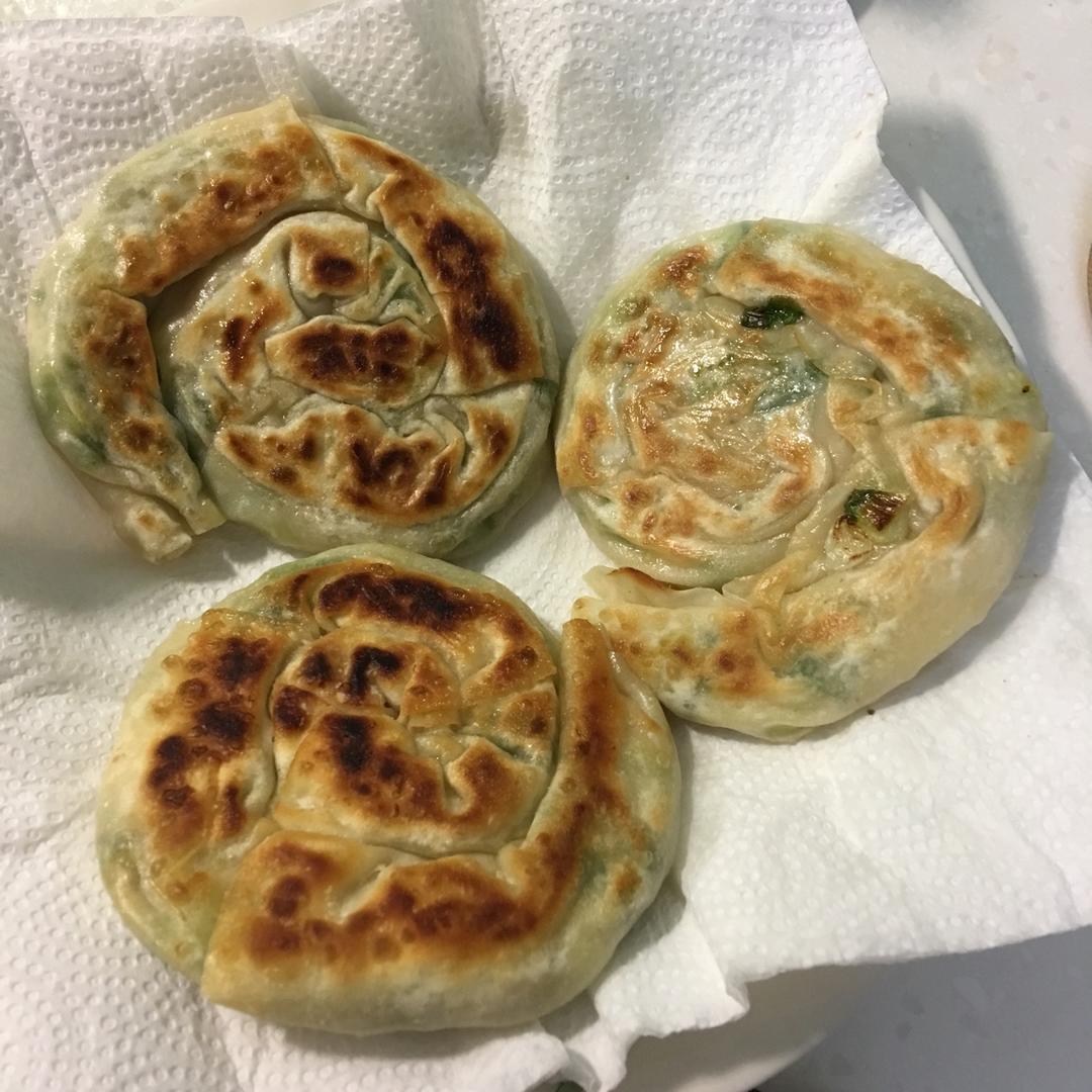 mogu_zj做的小馄饨皮葱油饼
