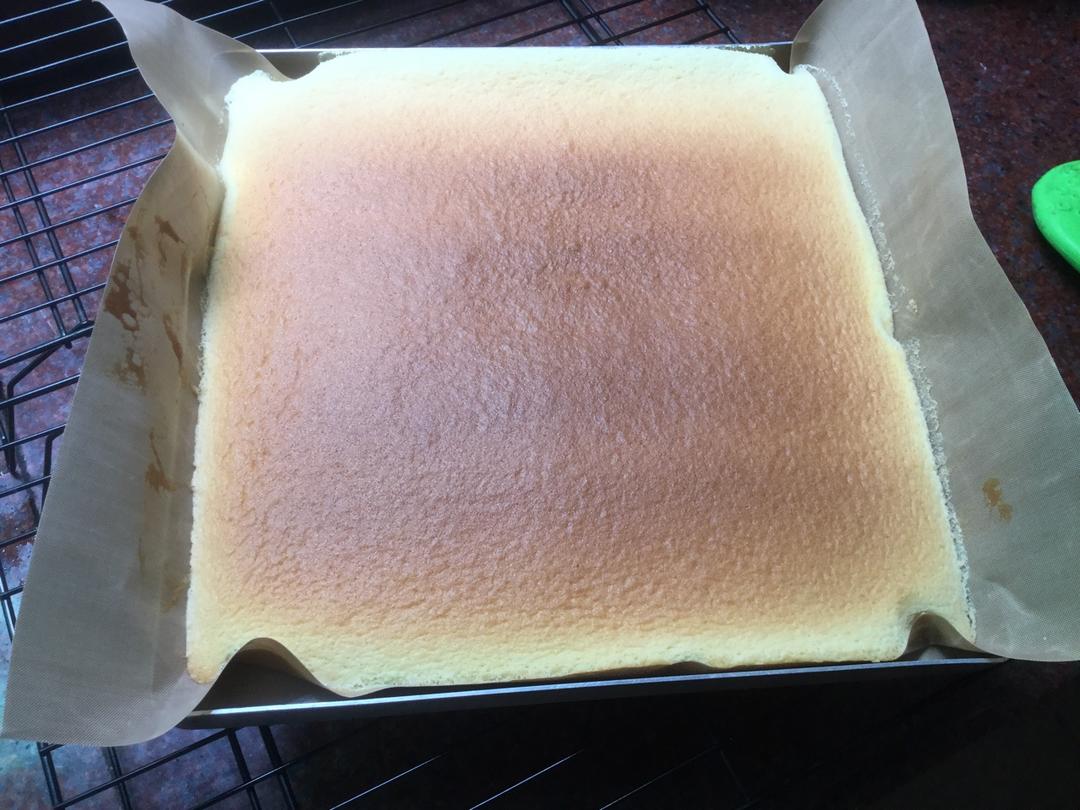 《Tinrry下午茶》教你做基础原味蛋糕卷